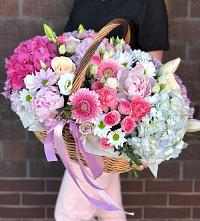 Цветочная композиция из Розы, Хризантемы, Пионы и Лизиантусы в корзине #REPLACE_PRED# Чунском