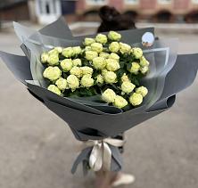 Букет Белые кустовые розы Солинеро в Чунском