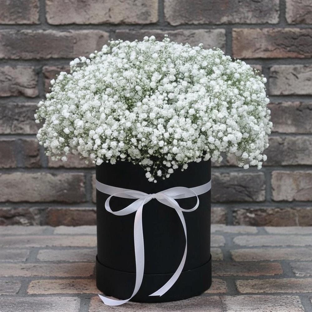 Цветочная композиция из Гипсофила в шляпной коробке в Чунском