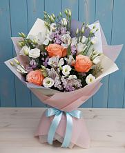 Букет цветов из:  Лизиантусы, Розы, Альстромерии и Гипсофила в Чунском