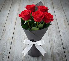 Букет 5 Красных роз Эдлесс Лав в Чунском