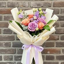 Букет цветов из:  Лизиантусы и Розы в Чунском