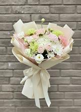 Букет цветов из:  Гвоздики, Розы, Лизиантусы и Хризантемы #REPLACE_PRED# Чунском