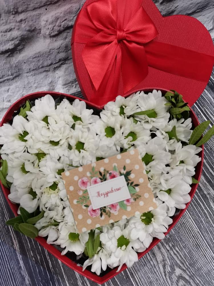 Цветочная композиция из Хризантемы в виде сердца в Чунском