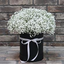 Цветочная композиция из Гипсофила в шляпной коробке в Чунском