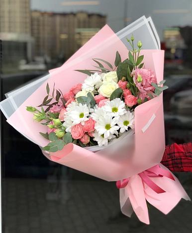 Букет цветов из: Розы, Лизиантусы и Хризантемы в Чунском