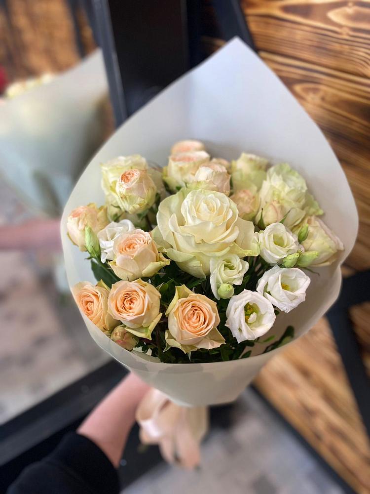 Букет цветов из: Розы и Лизиантусы в Чунском